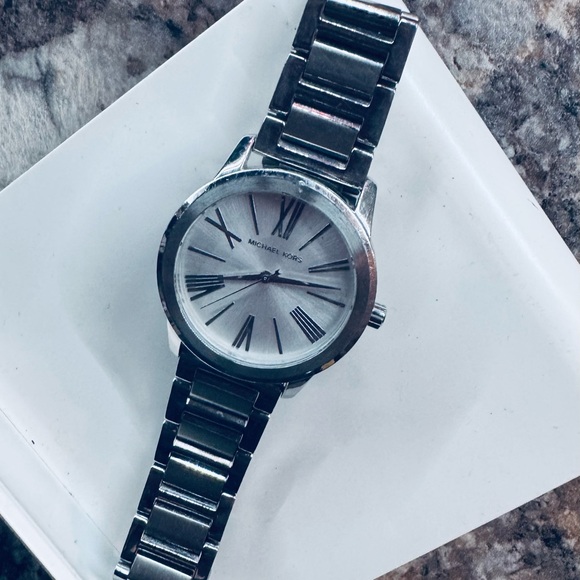 Michael Kors watch in excellent condition - Picture 4 of 6